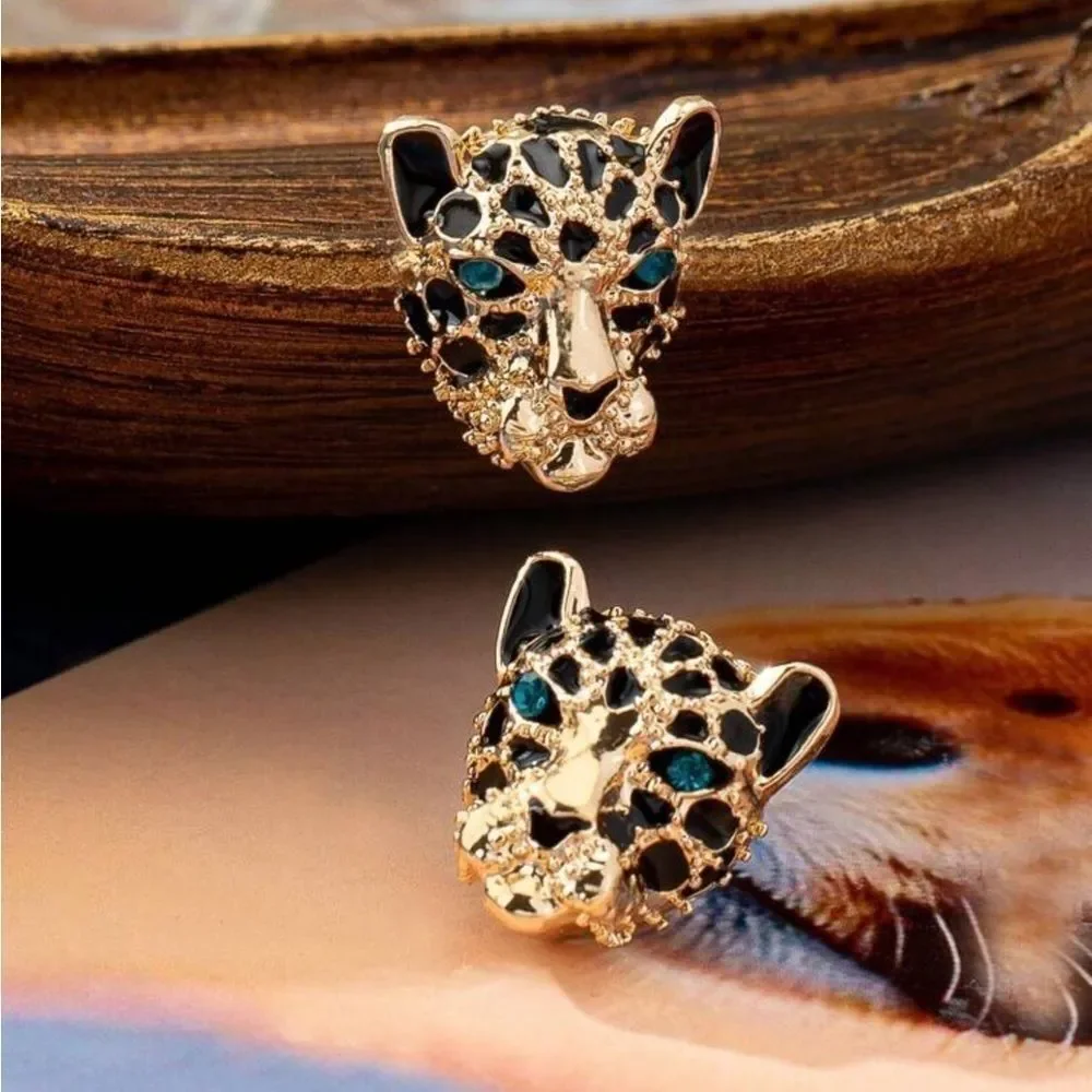Elegant Leopard Green Rhinestone Eye Earrings in Gold and Black - Picture 3 of 5